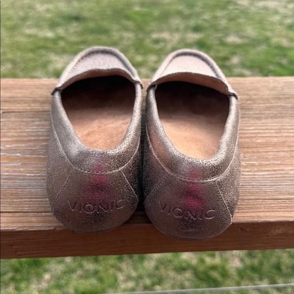 Vionic Gold Metallic Leather Debbie Loafers Size 7 - Picture 4 of 9